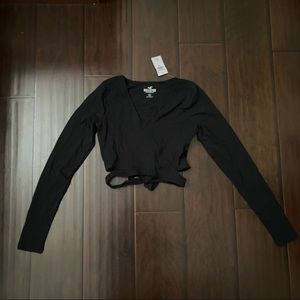 hollister v neck crop top with a tie